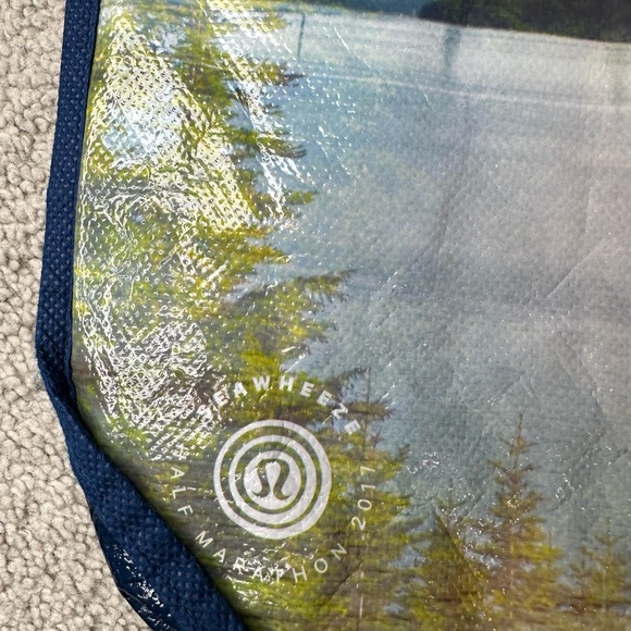 Lululemon SeaWeeze 2017 shopping bag - Picture 5 of 5
